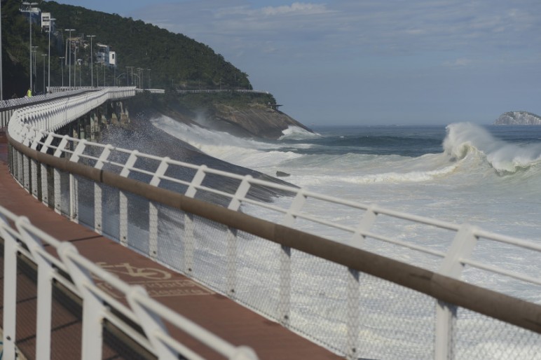 Projeto básico da obra não considerou impacto das ondas, diz especialista. (Foto: Agência Brasil)