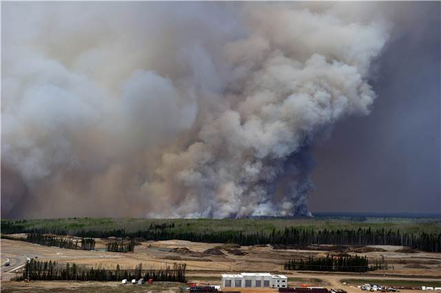Incêndio na área de Forte McMurray, que pode ser tornar maior desastre natural do Canadá. (Foto: Governo do Canadá) 
